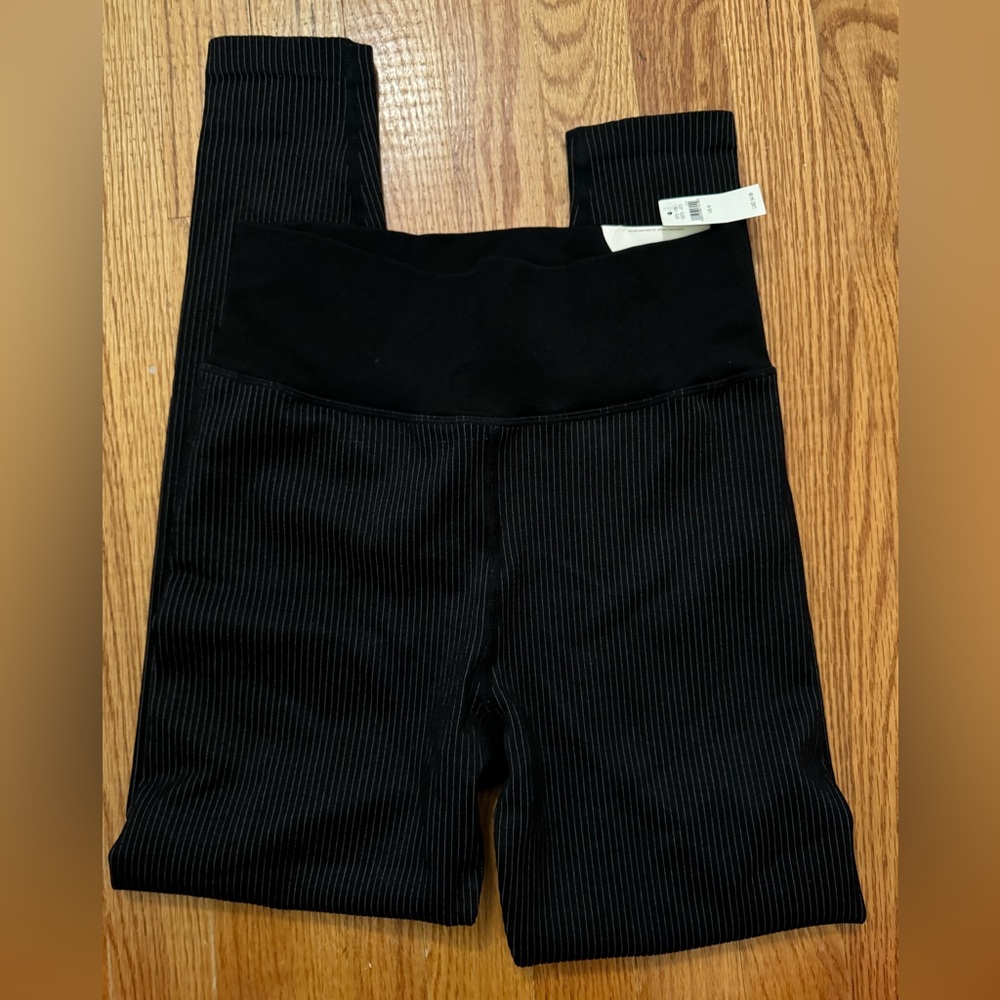 Aerie black pinstripe seamless legging size M NWT